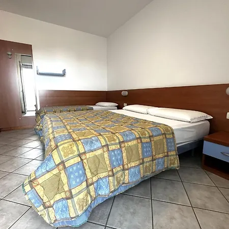 Flat With Terrace In 50m From The Sea بيبيوني
