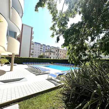 شقة Flat With Terrace In 50m From The Sea