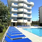Flat With Terrace In 50m From The Sea דירה *