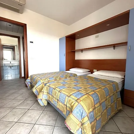 Flat With Terrace In 50m From The Sea דירה ביביונה